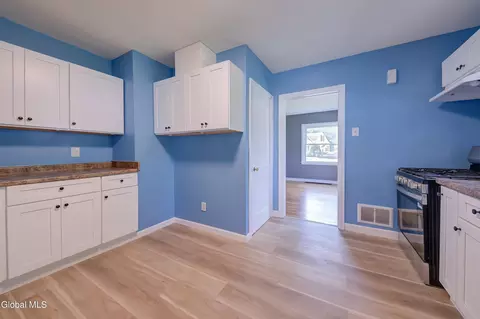 Entry Way - 2650 3rd Ave, Schenectady, NY 12303 photo 3 of 6