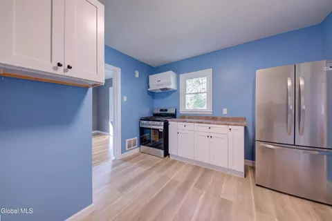 Entry Way - 2650 3rd Ave, Schenectady, NY 12303 photo 2 of 6