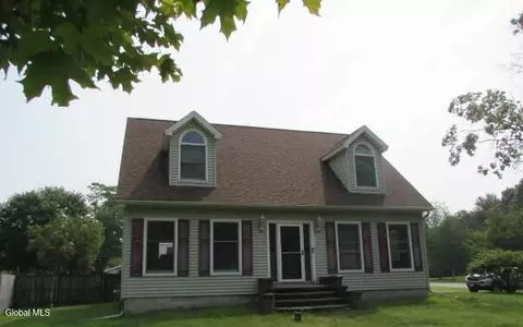 538 Gansevoort Rd, Moreau, NY 12828