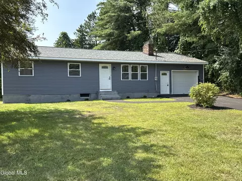 11 Stewart Dr, Lake Luzerne, NY 12846
