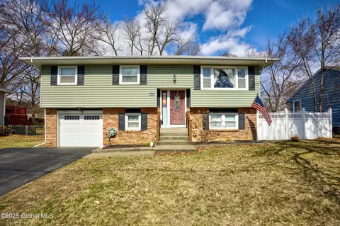 35 Lincoln Ave, Colonie, NY 12205