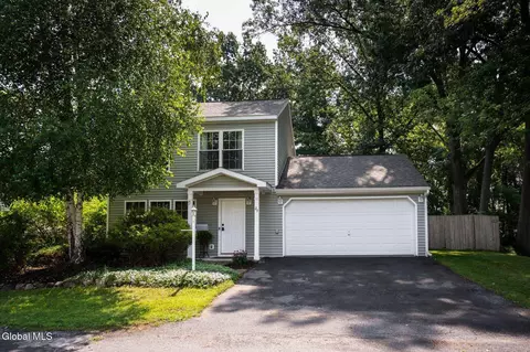 29 Henry St, Glens Falls, NY 12801