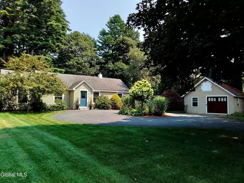 15 Parkview Ave, Queensbury, NY 12804