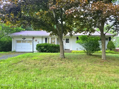10 Cayuga St, Sidney, NY 13838