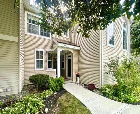 4306 S Foxwood Dr, Clifton Park, NY 12065