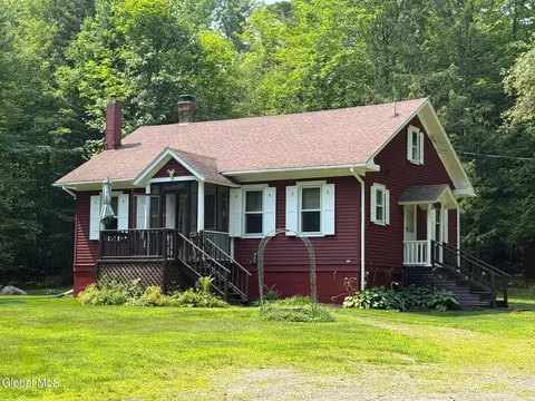 3 Anderson Dr, Schroon Lake, NY 12870