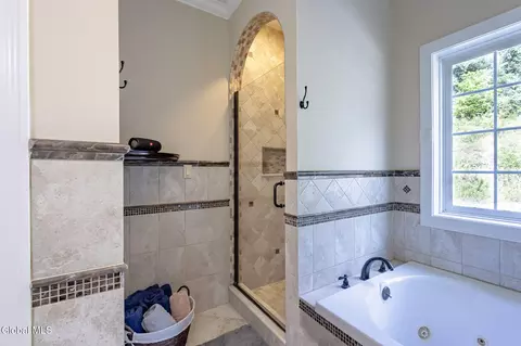 Bath - 534 Ridge Rd, Schenectady, NY 12302 photo 4 of 15