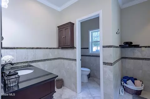 Bath - 534 Ridge Rd, Schenectady, NY 12302 photo 1 of 15