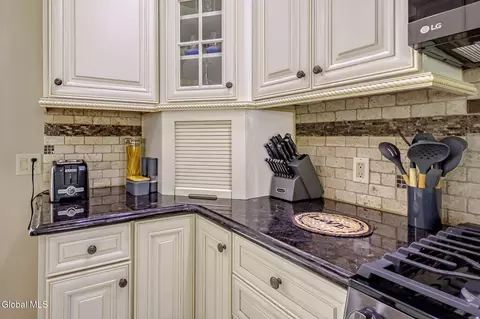 Kitchen - 534 Ridge Rd, Schenectady, NY 12302 photo 5 of 7