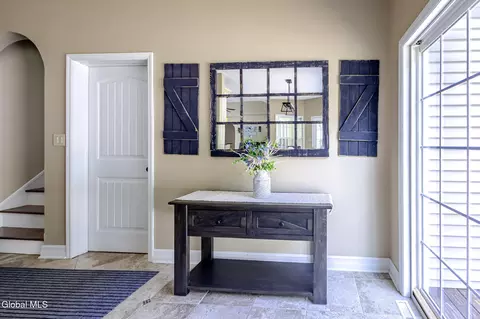 Entry Way - 534 Ridge Rd, Schenectady, NY 12302 photo 3 of 6