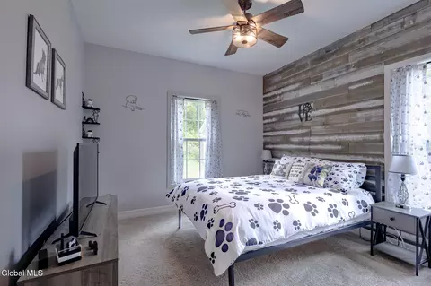 Bedroom - 534 Ridge Rd, Schenectady, NY 12302 photo 6 of 12
