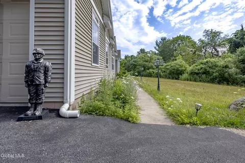 Exterior - 534 Ridge Rd, Schenectady, NY 12302 photo 5 of 15