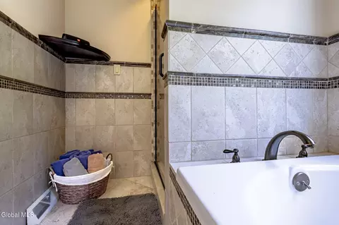 Bath - 534 Ridge Rd, Schenectady, NY 12302 photo 5 of 15