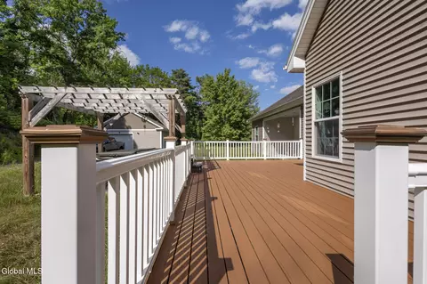 Exterior - 534 Ridge Rd, Schenectady, NY 12302 photo 12 of 15
