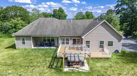 Exterior - 534 Ridge Rd, Schenectady, NY 12302 photo 9 of 15