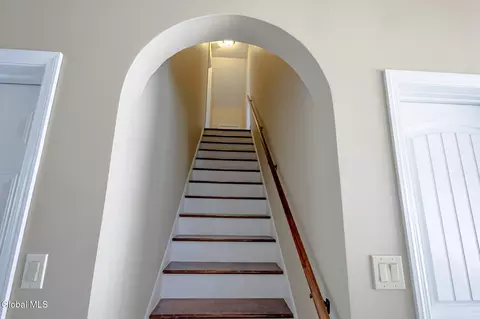 Entry Way - 534 Ridge Rd, Schenectady, NY 12302 photo 5 of 6