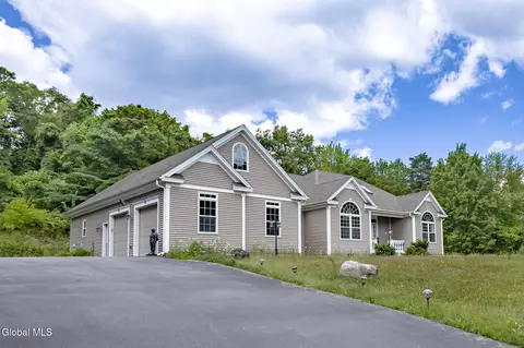 Exterior - 534 Ridge Rd, Schenectady, NY 12302 photo 4 of 15