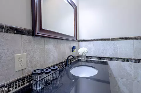 Bath - 534 Ridge Rd, Schenectady, NY 12302 photo 10 of 15