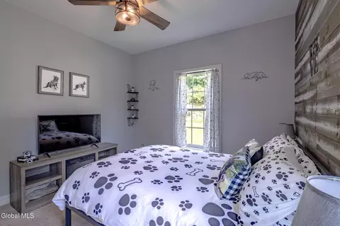 Bedroom - 534 Ridge Rd, Schenectady, NY 12302 photo 7 of 12