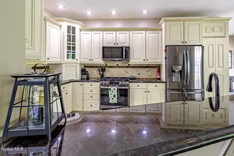Kitchen - 534 Ridge Rd, Schenectady, NY 12302 photo 3 of 7