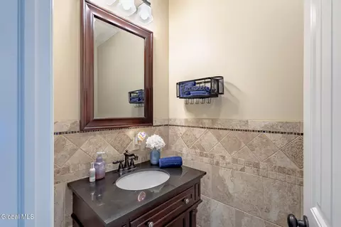 Bath - 534 Ridge Rd, Schenectady, NY 12302 photo 11 of 15