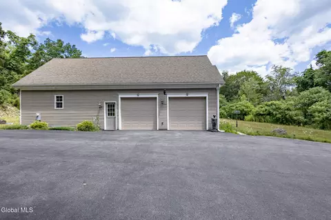Exterior - 534 Ridge Rd, Schenectady, NY 12302 photo 8 of 15