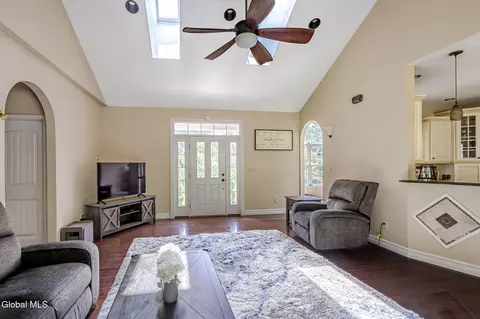 Living - 534 Ridge Rd, Schenectady, NY 12302 photo 2 of 4