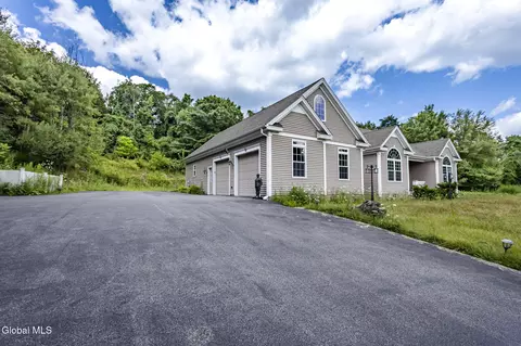 Exterior - 534 Ridge Rd, Schenectady, NY 12302 photo 7 of 15