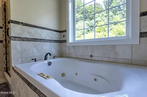 Bath - 534 Ridge Rd, Schenectady, NY 12302 photo 3 of 15