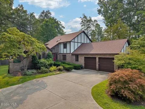 14 Bittersweet Ln, Clifton Park, NY 12065