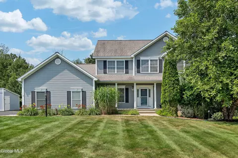 15 Lancaster Ct, Ballston Lake, NY 12019