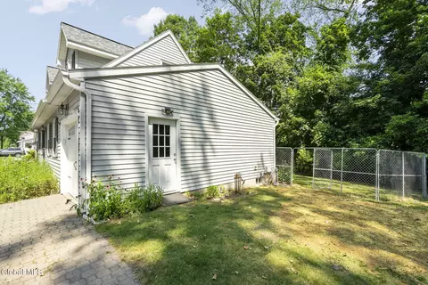 19 Schuster Rd, Schenectady, NY 12303 photo 4