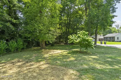 19 Schuster Rd, Schenectady, NY 12303 photo 5