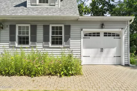 19 Schuster Rd, Schenectady, NY 12303 photo 3
