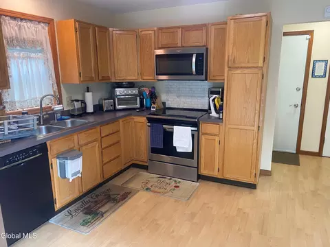 491 Chadwick Rd, Schenectady, NY 12304 photo 11