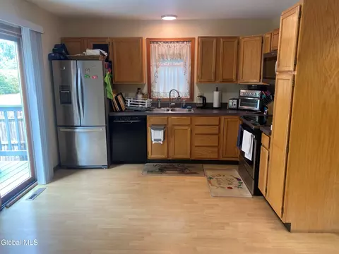 491 Chadwick Rd, Schenectady, NY 12304 photo 10