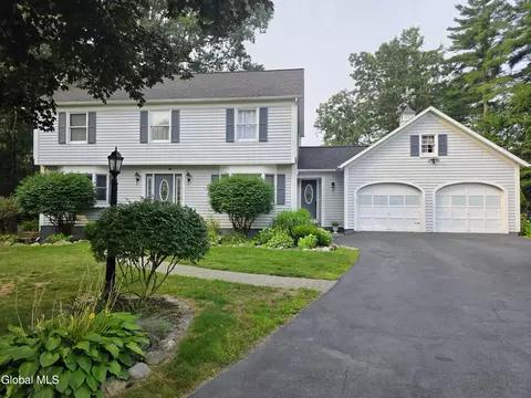11 King Arthur Ct S, Saratoga Springs, NY 12866