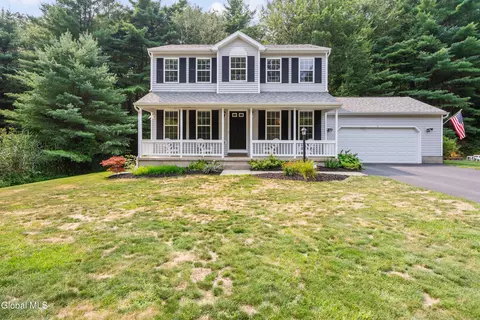 6 Nottingham Dr, Saratoga Springs, NY 12866