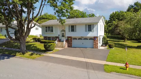 14 Elmwood Ave, Johnstown, NY 12095