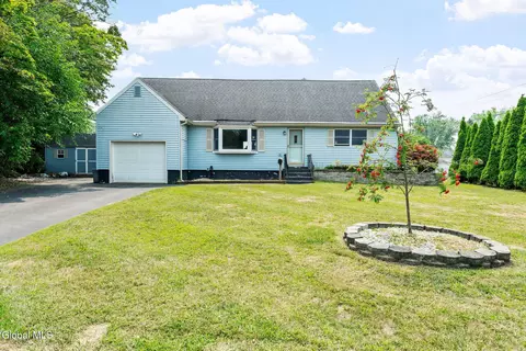 1 Snaffle Ring, Colonie, NY 12205