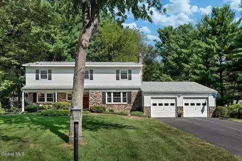 96 Appletree Ln, Clifton Park, NY 12065