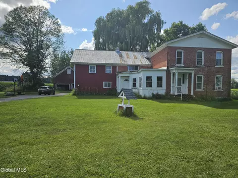 83 Clark Rd, Peru, NY 12972