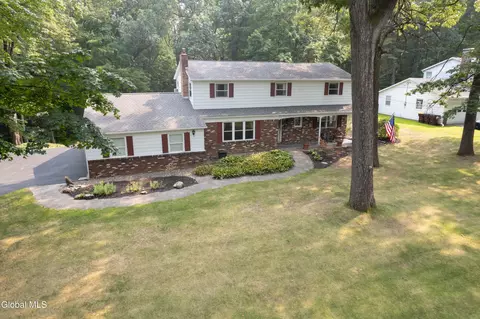 38 Shadow Wood Way, Ballston Lake, NY 12019