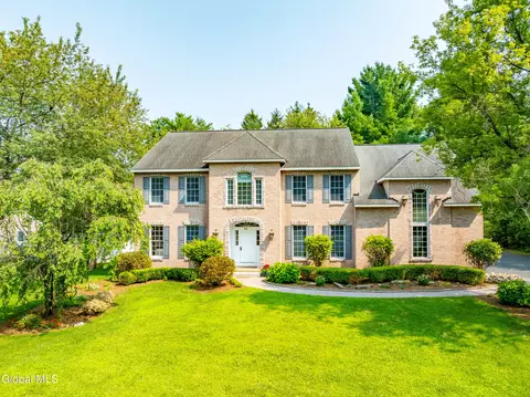 24 Forest Dr, Voorheesville, NY 12186