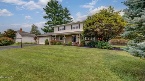 4 Fairway Ct, Albany, NY 12208