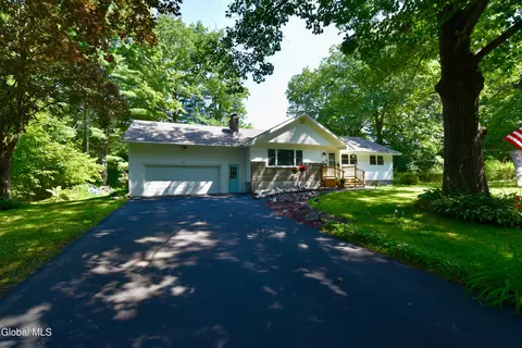 46 Pine Grove Ave, Ballston Spa, NY 12020