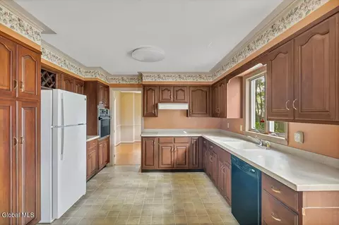 158 Willow Ln, Glenville, NY 12302 photo 9