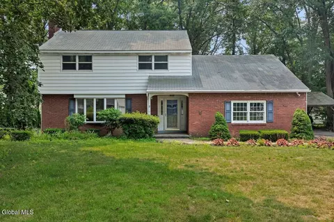 158 Willow Ln, Glenville, NY 12302