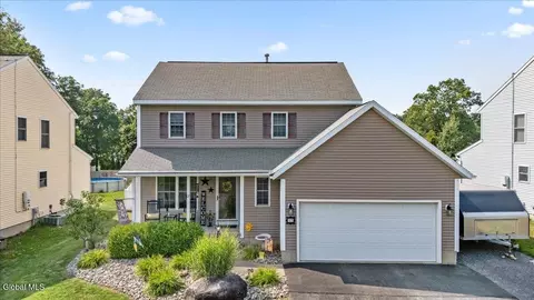 17 Red Oak Dr, Scotia, NY 12302