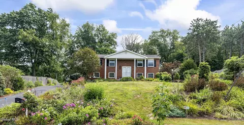 41 Eberle Rd, Latham, NY 12110